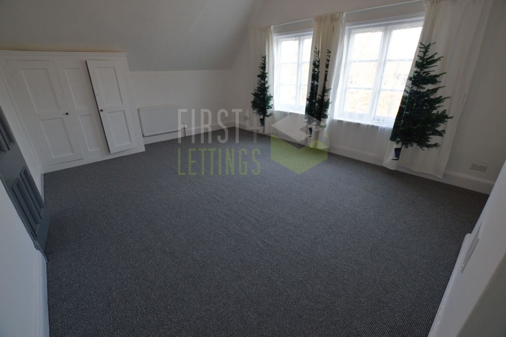 Property photo 2 of 5 Lounge