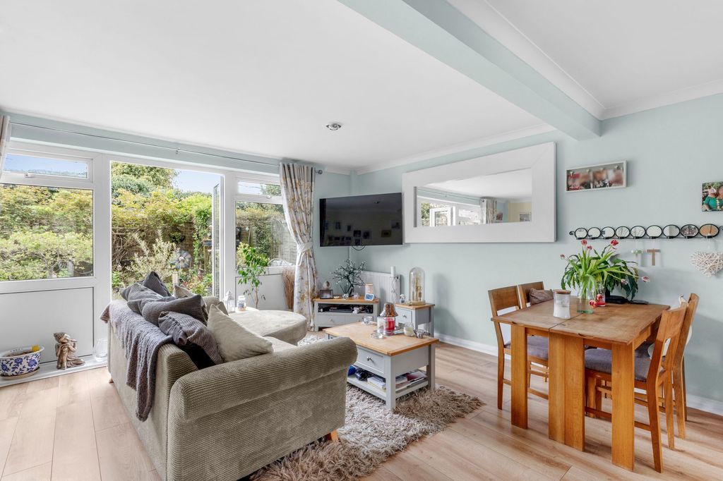 Property photo 3 of 11