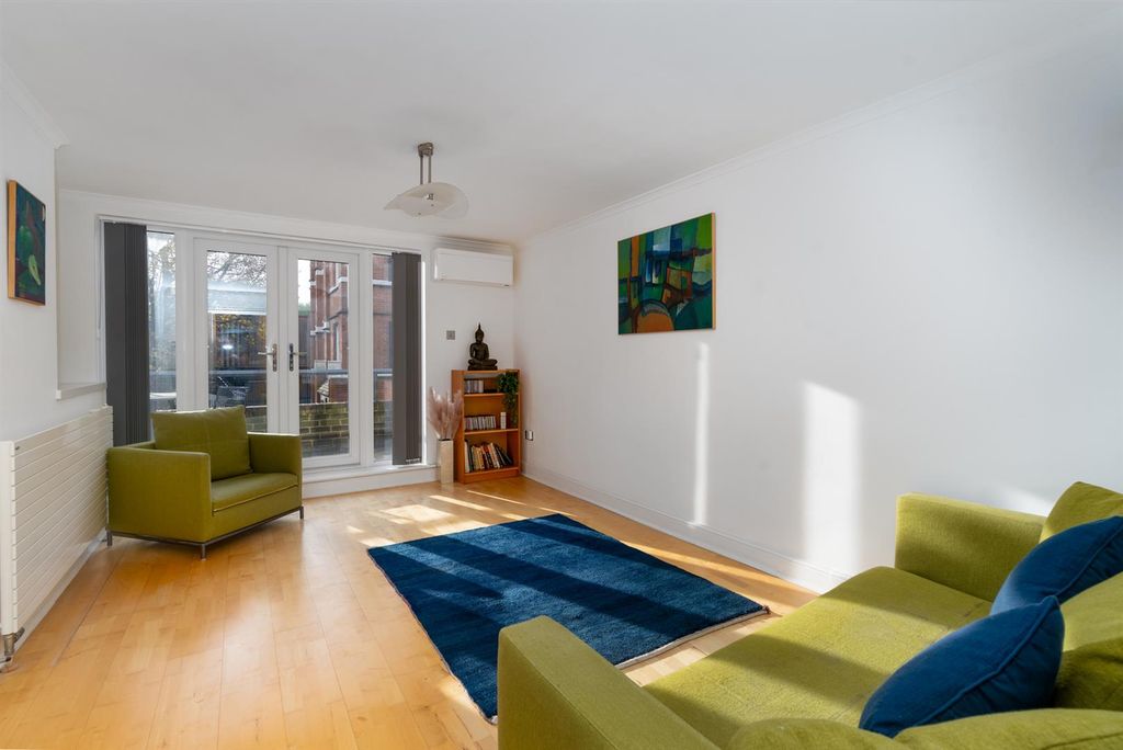 Property photo 3 of 14 13 For Sale 3 Bedroom House Www.Islingtonpropertie