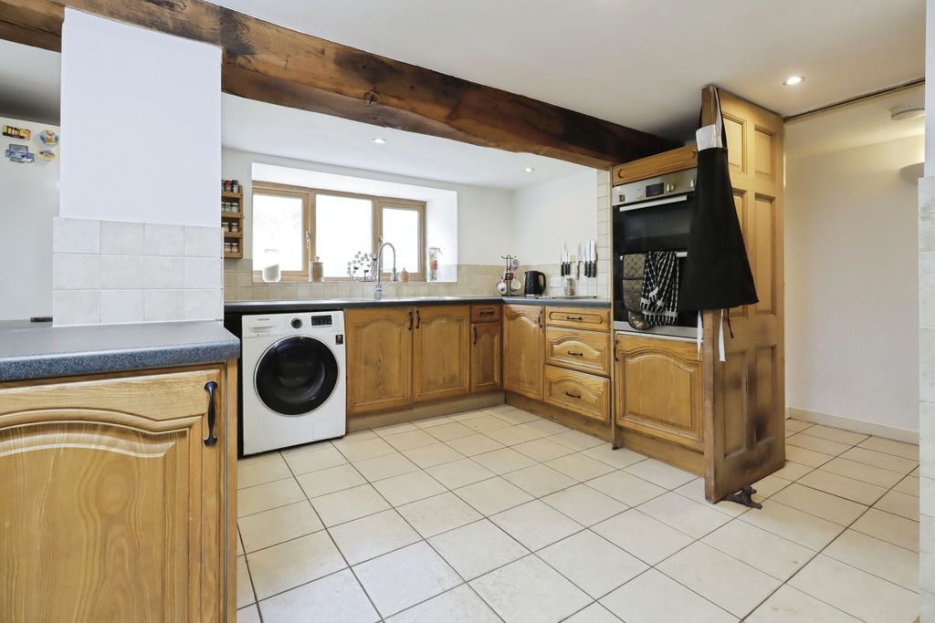 Property photo 2 of 25 Kitchen