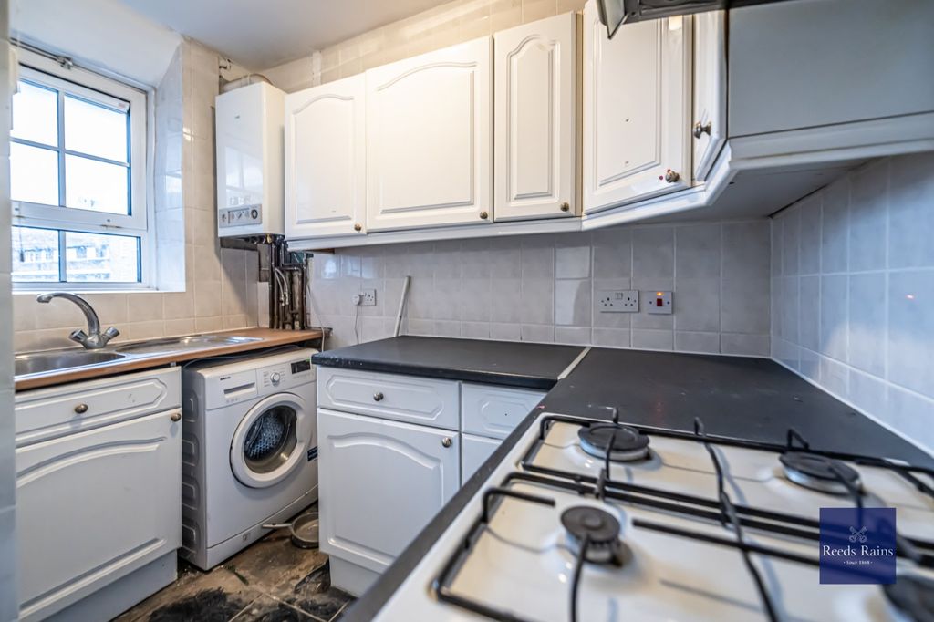 Property photo 2 of 12 Kitchen