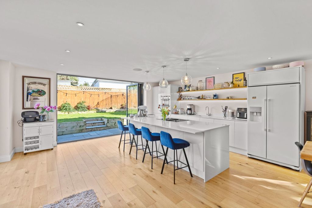 Property photo 2 of 21