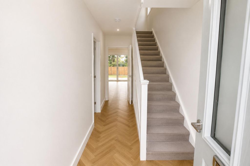 Property photo 2 of 11 69 Baltic3.Png