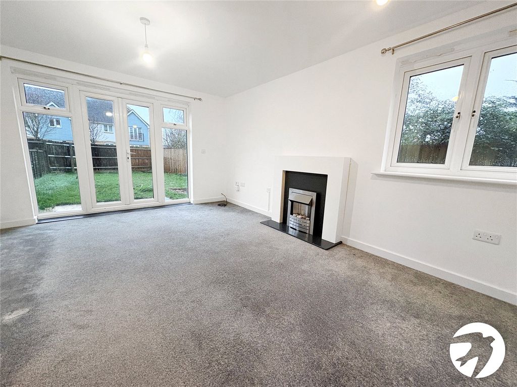 Property photo 2 of 11 Lounge