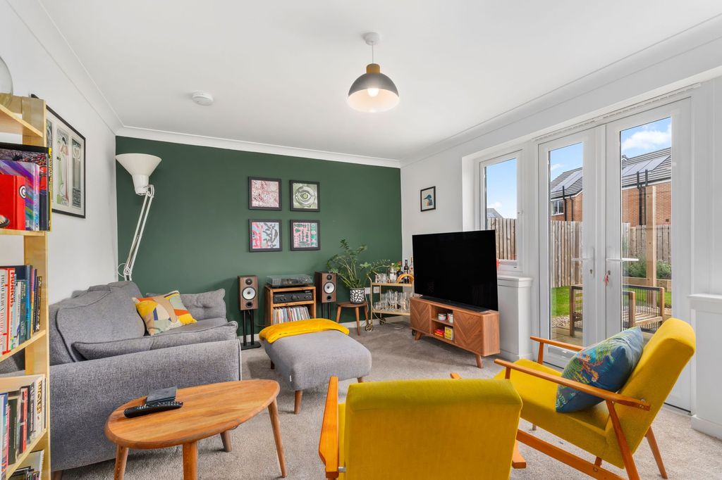 Property photo 3 of 32