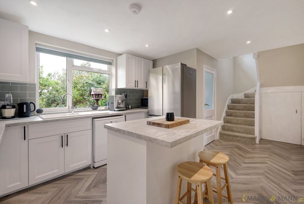 Property photo 1 of 33