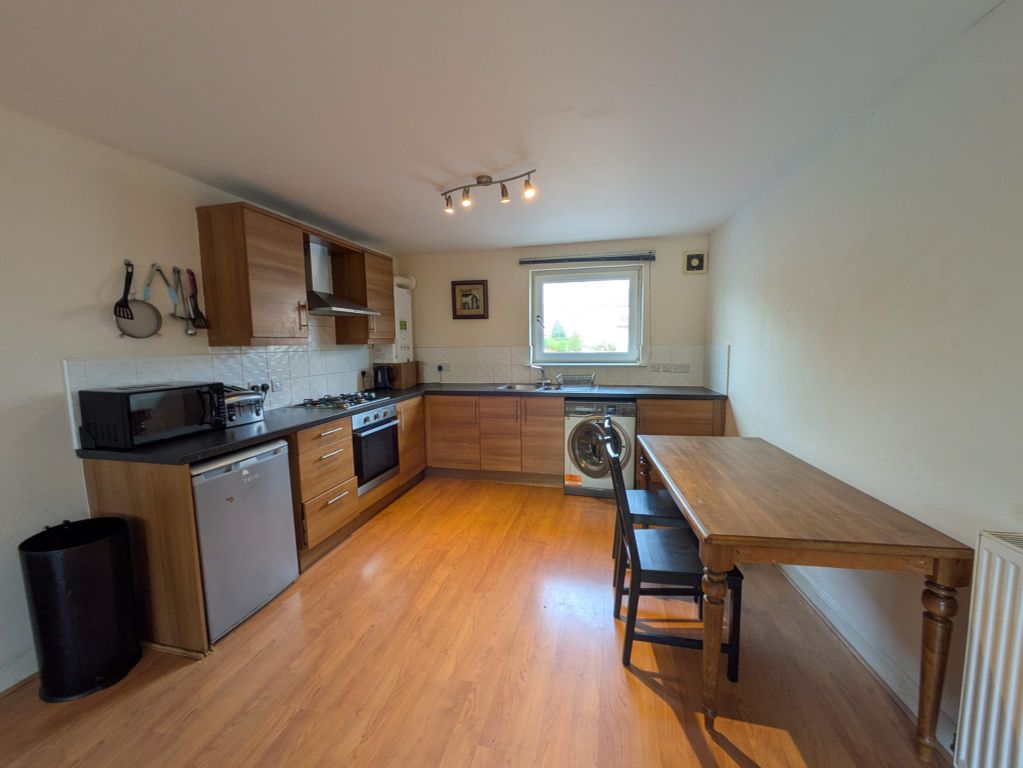 Property photo 3 of 9 Kitchen