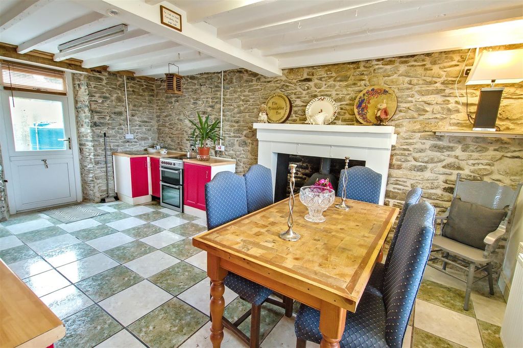 Property photo 3 of 75 Kitchen/Diner
