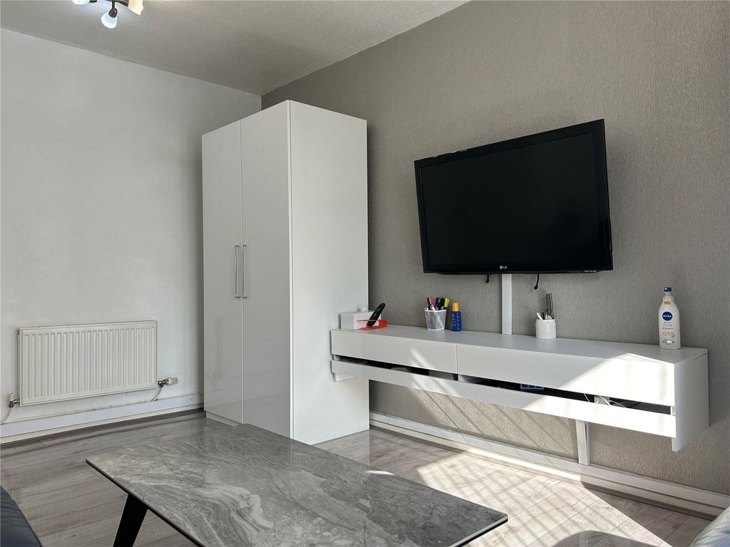 Property photo 2 of 9 Lounge