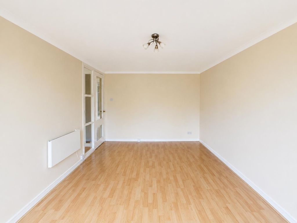 Property photo 3 of 10 Living Room
