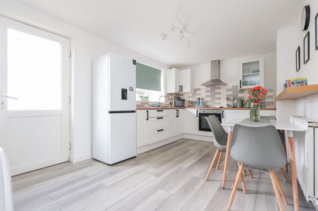 Property photo 2 of 21 Kitchen/Diner