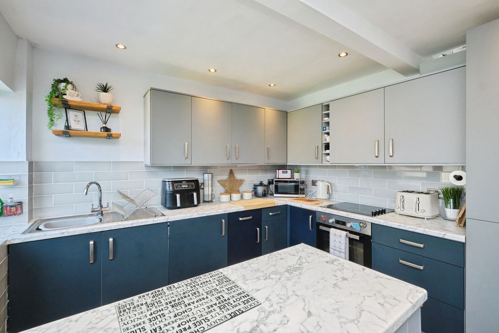 Property photo 3 of 17 Pbox-Img.Jpg