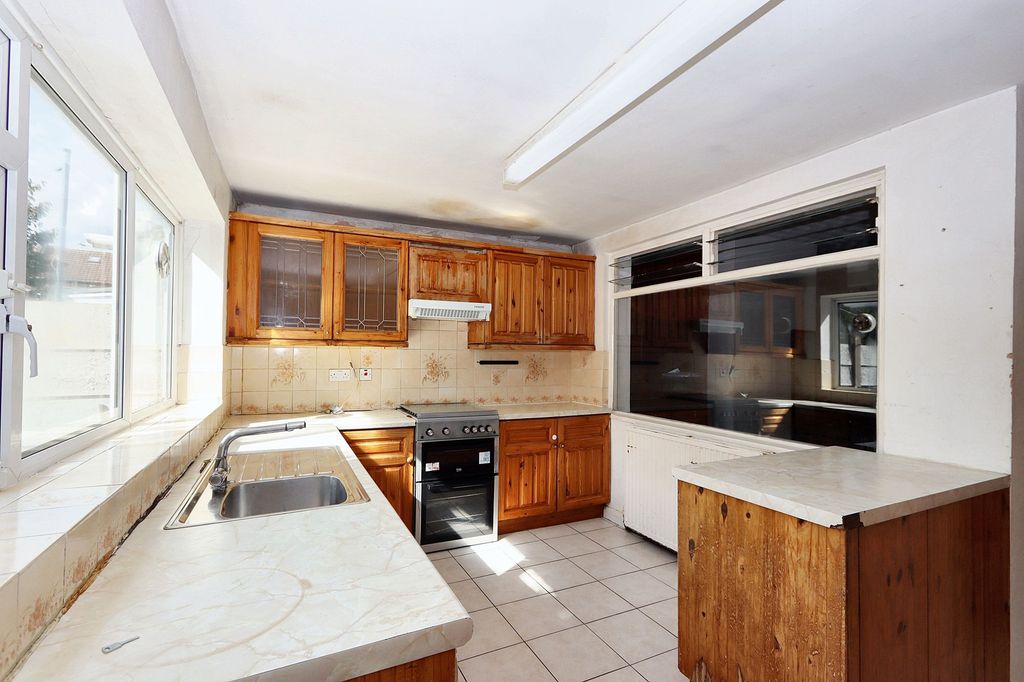 Property photo 2 of 14 Kitchen