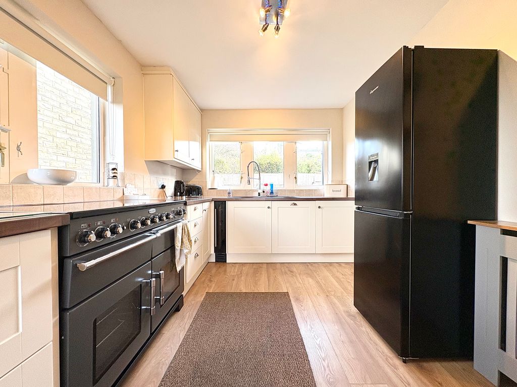 Property photo 3 of 20 Kitchen