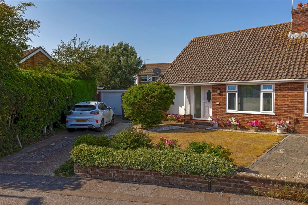 Property photo 1 of 17 Ainsdale Close_22.Jpg