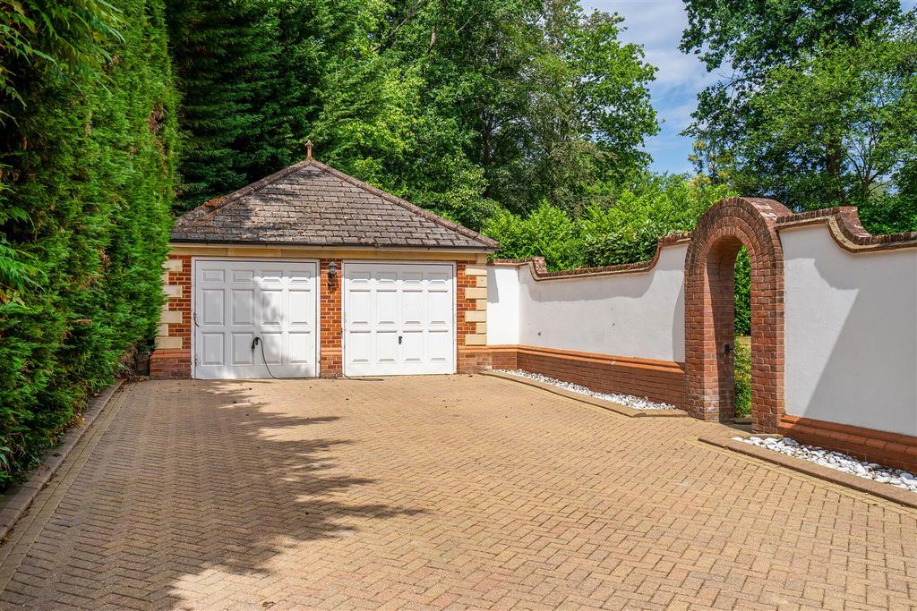Property photo 2 of 16