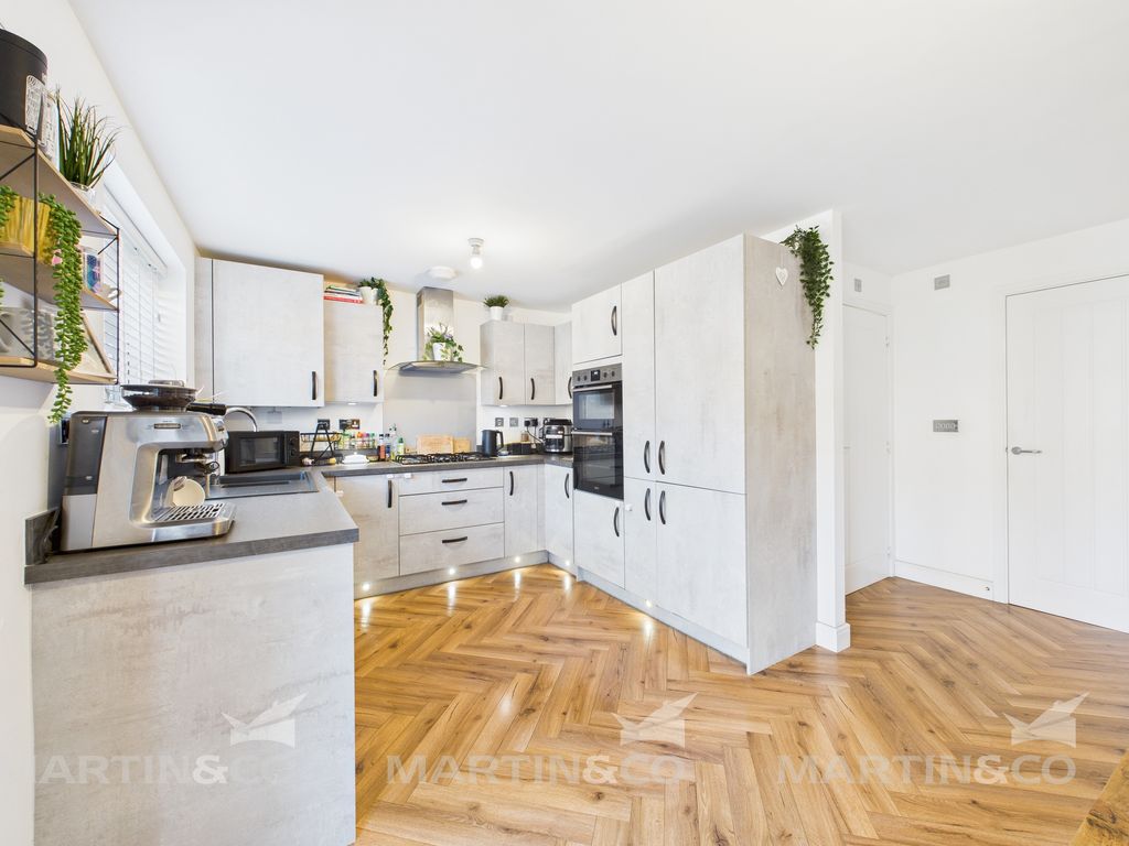 Property photo 1 of 20 Cam02406G0-Pr0537-Still008