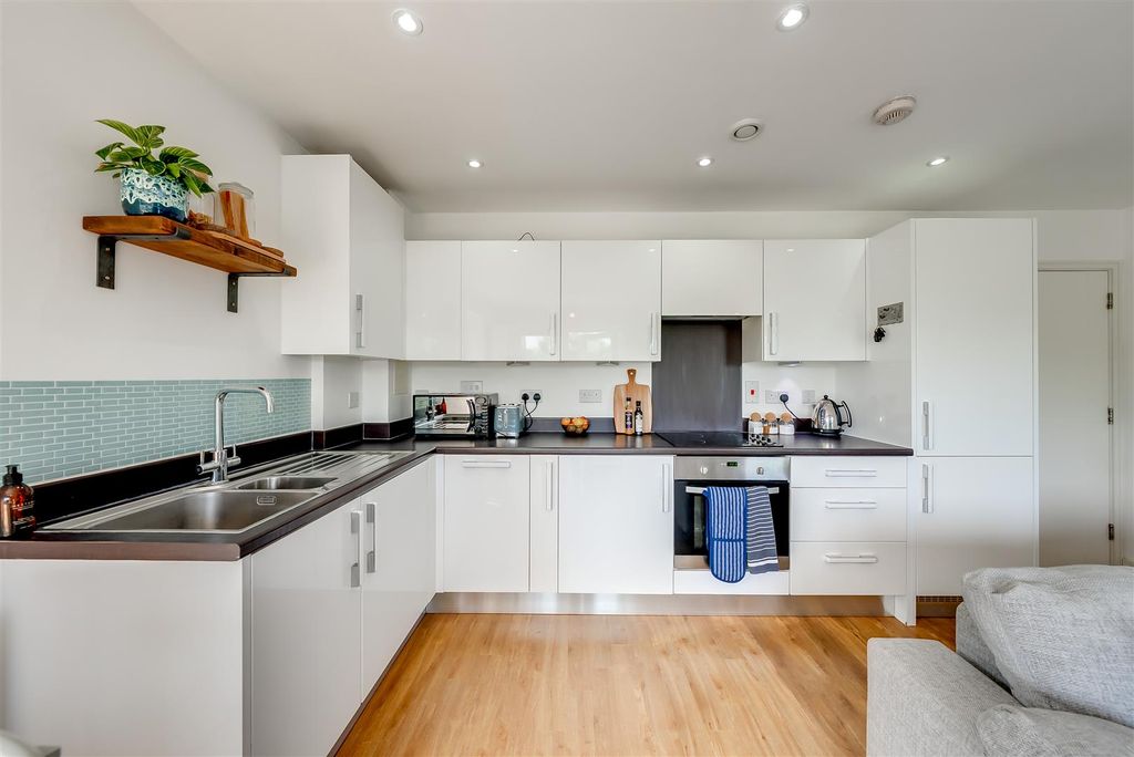 Property photo 3 of 15 Lounge/Kitchen