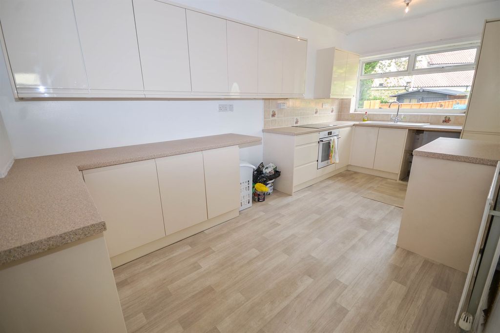 Property photo 3 of 12 Kitchen/Diner