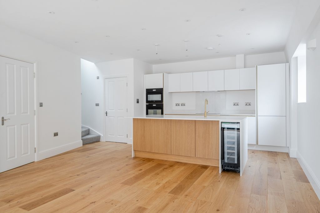 Property photo 1 of 15 1294958-8-68261Ae...