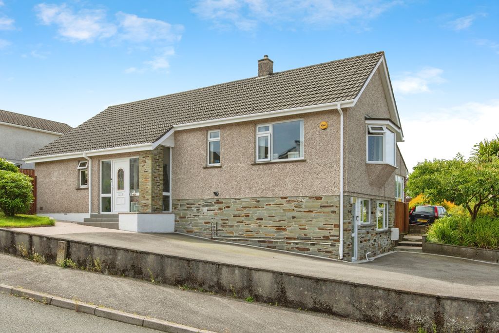 Property photo 3 of 35