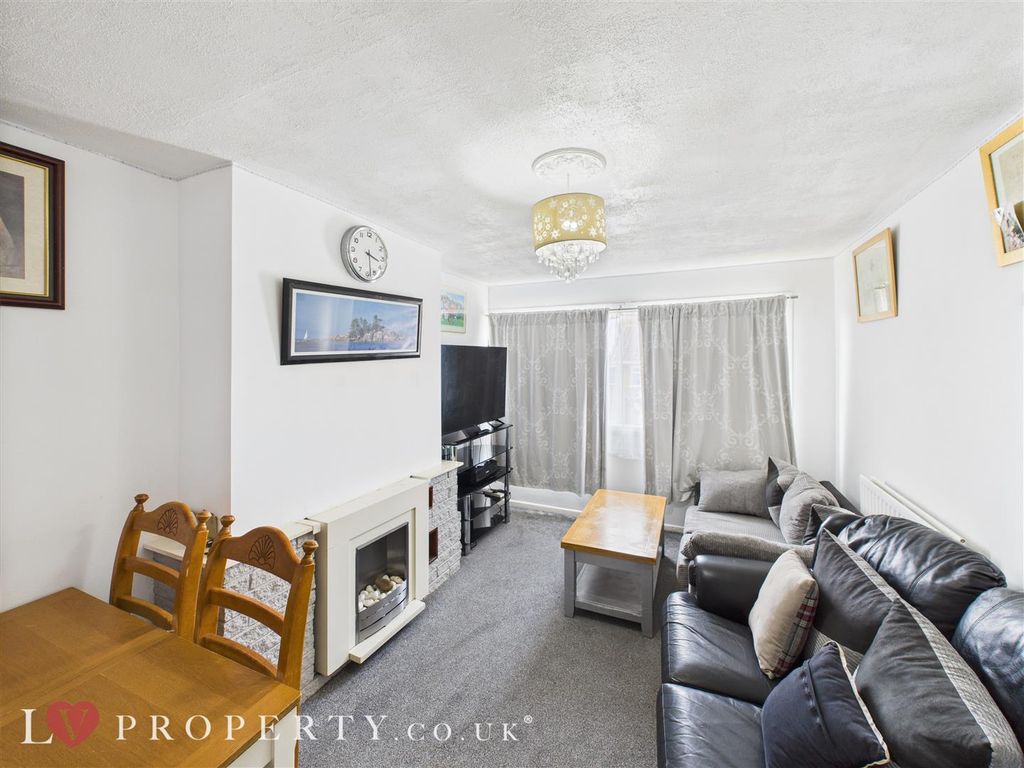 Property photo 3 of 18 Cam05016G0-Pr0104-Still002.Jpg