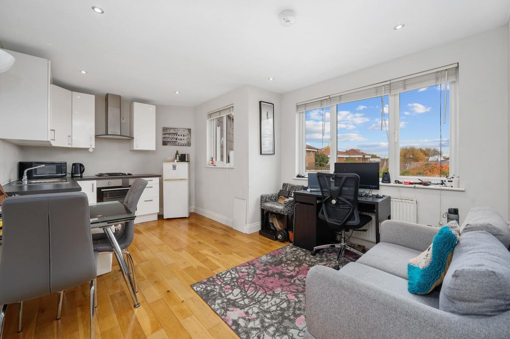 Property photo 1 of 6 Photo 0