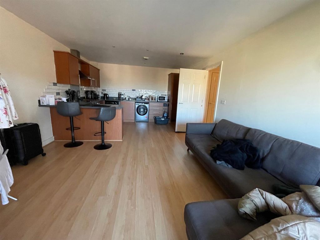 Property photo 3 of 9 Lounge Kit.Jpg