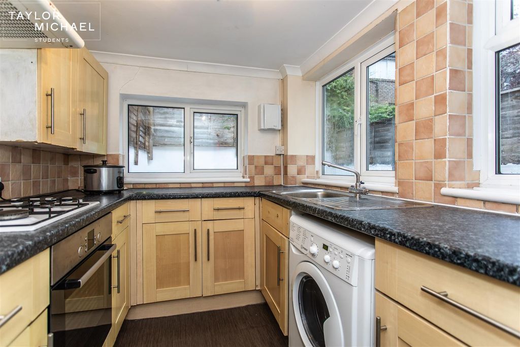 Property photo 2 of 17 Kitchen