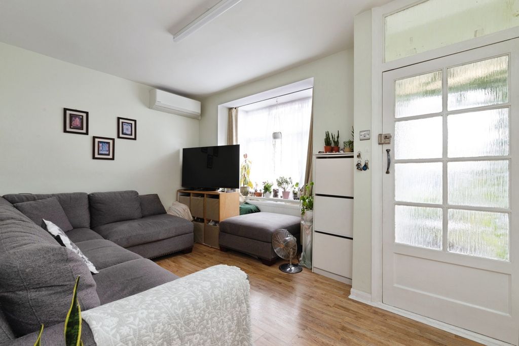 Property photo 2 of 16 Pbox-Img.Jpg