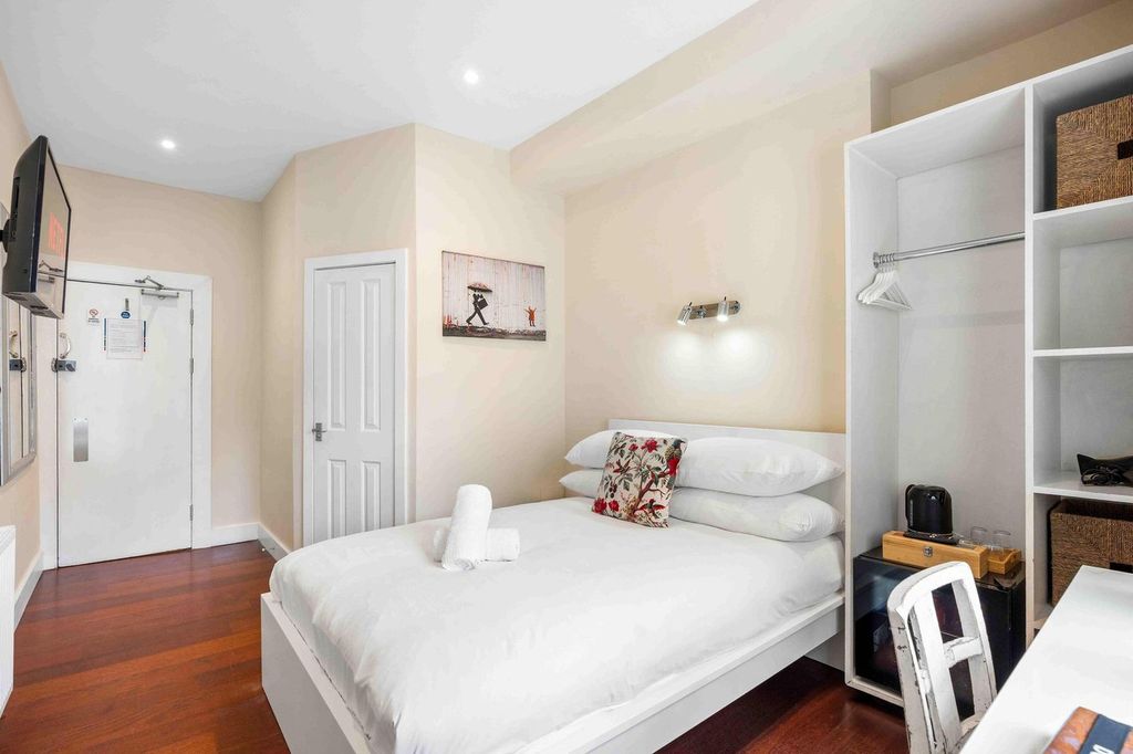 Property photo 1 of 12 Bedroom