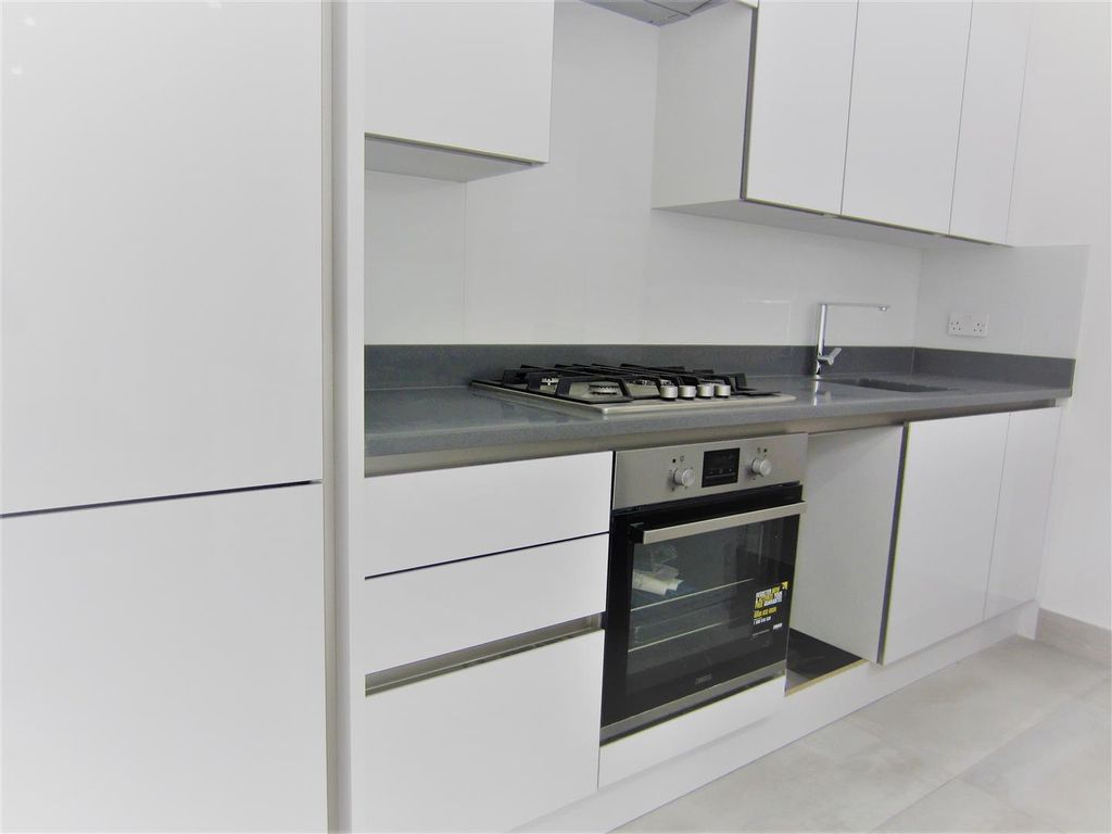 Property photo 1 of 6 Kitchen