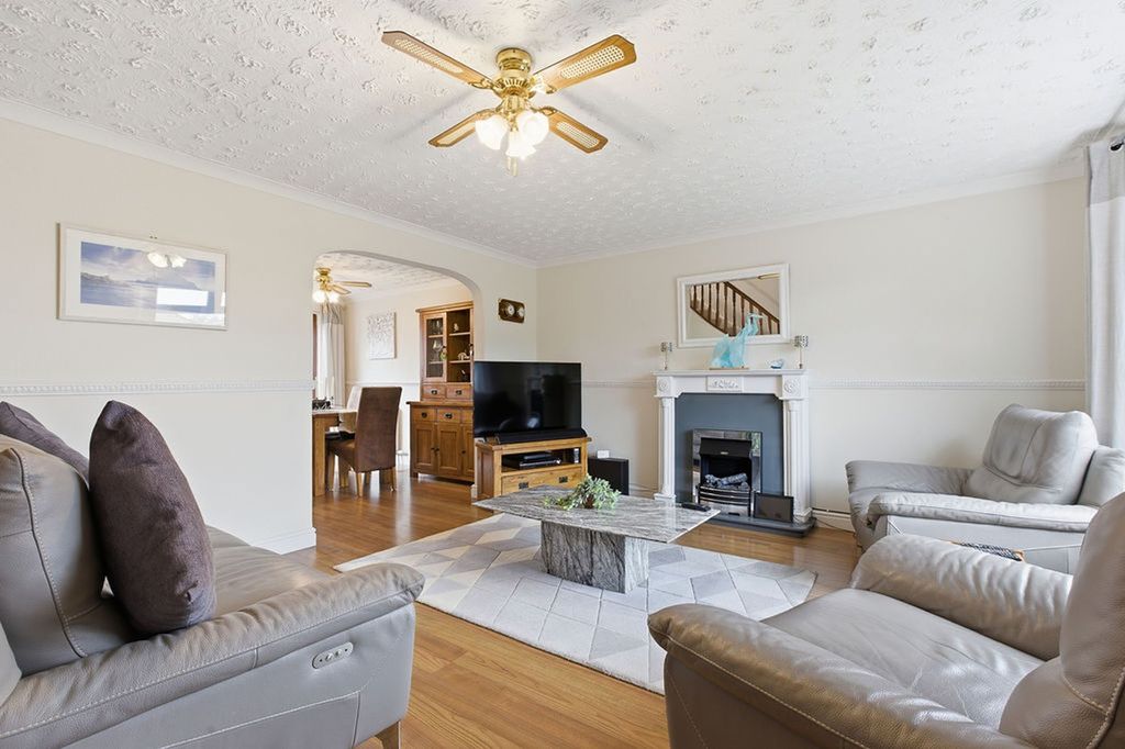 Property photo 3 of 21