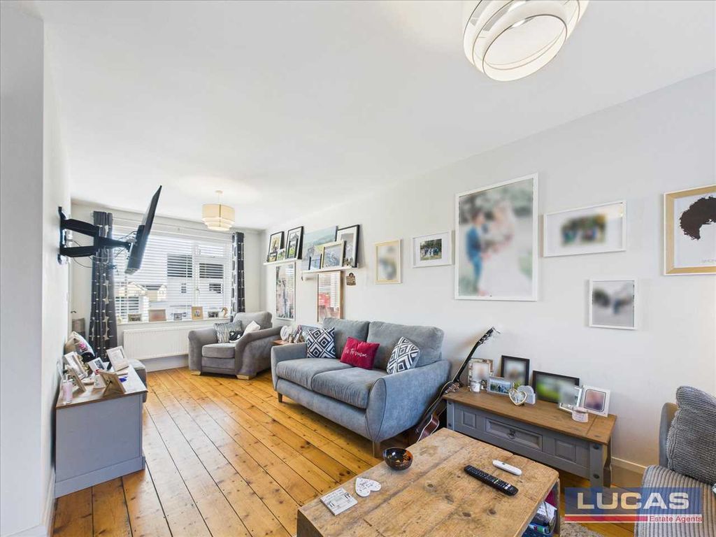 Property photo 3 of 21