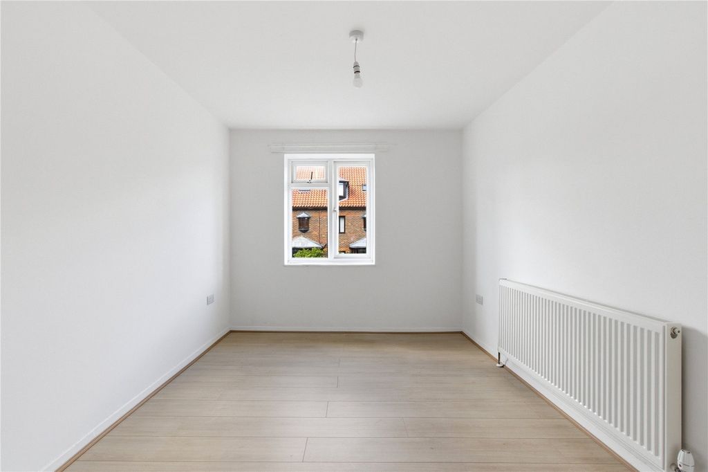 Property photo 2 of 19 Picture No. 03
