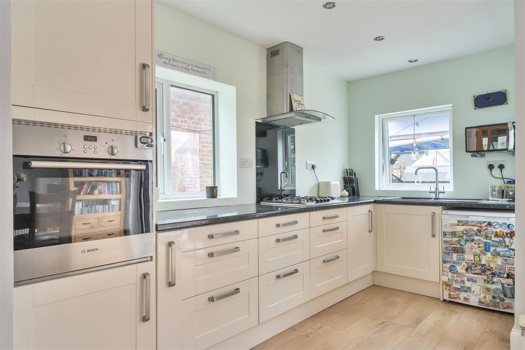 Property photo 3 of 27 1471543-14-6A269435Cb356.Jpg