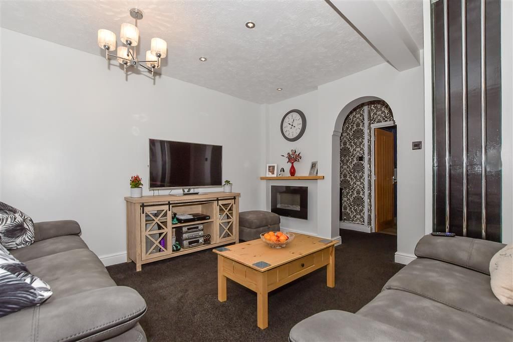 Property photo 3 of 11 Lounge