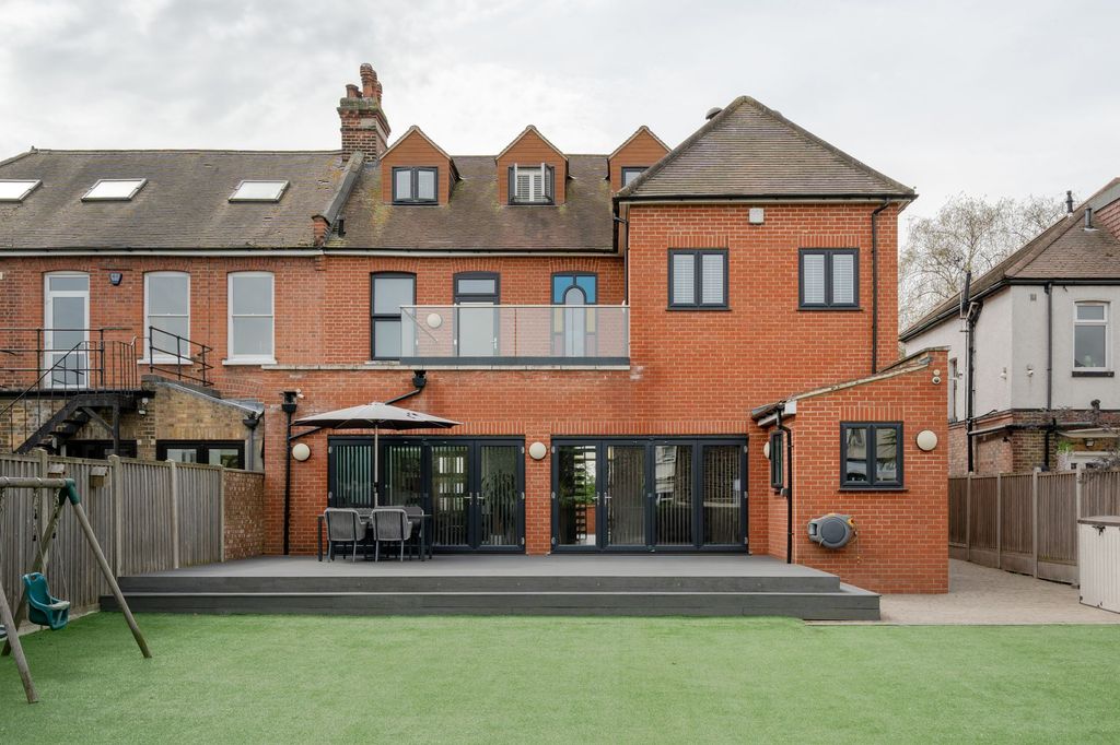 Property photo 2 of 46