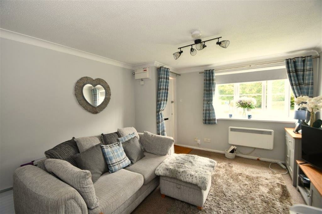 Property photo 2 of 10 Living Room