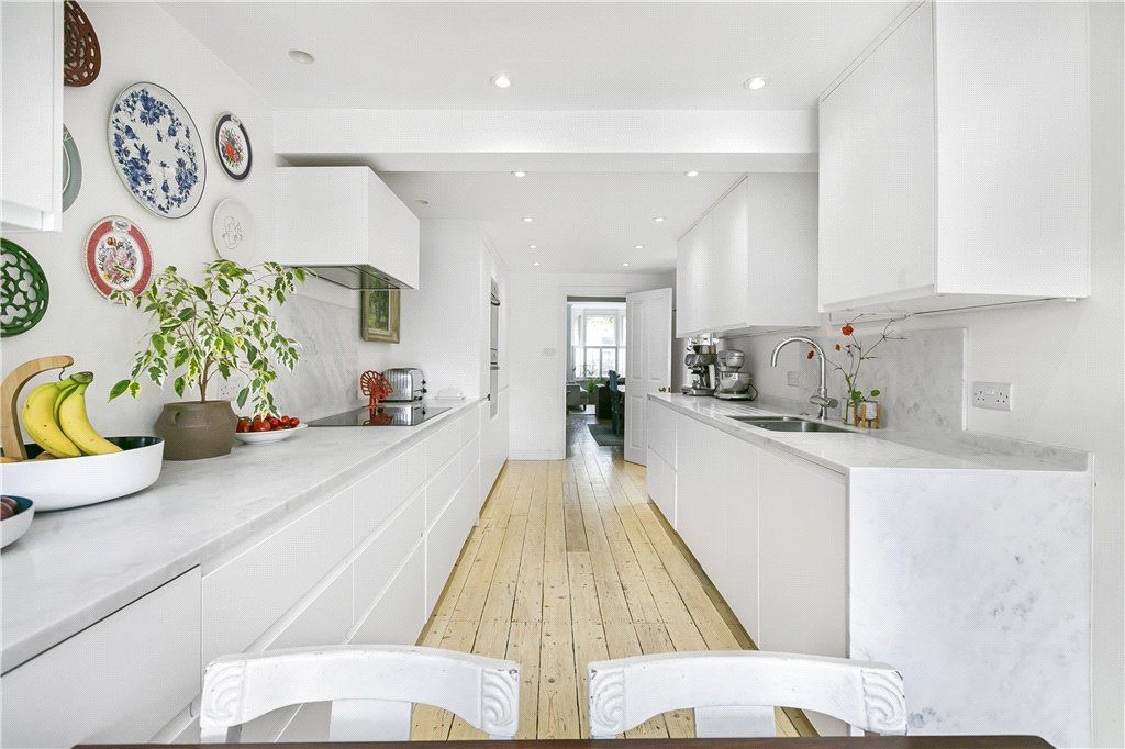 Property photo 3 of 31 Kitchen