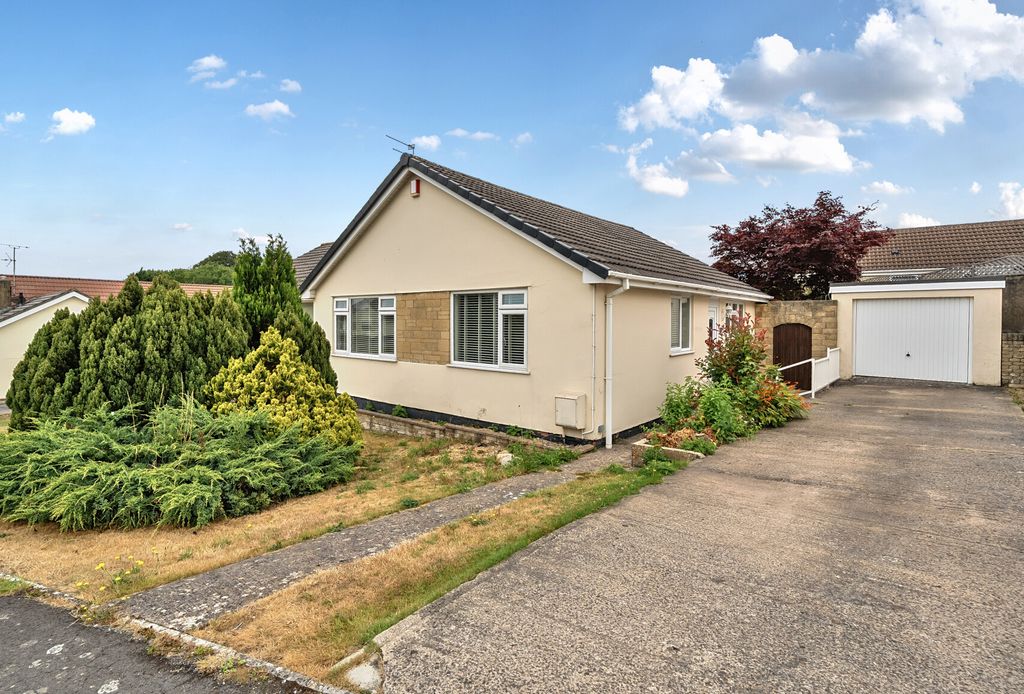 Property photo 2 of 18 1327238-1-6878cc7...