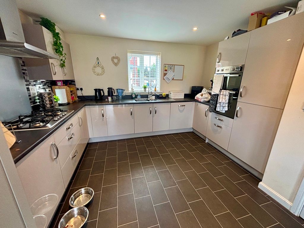 Property photo 3 of 15 Kitchen