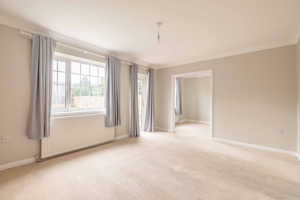 Property photo 3 of 17 LG72 (10 Of 20)