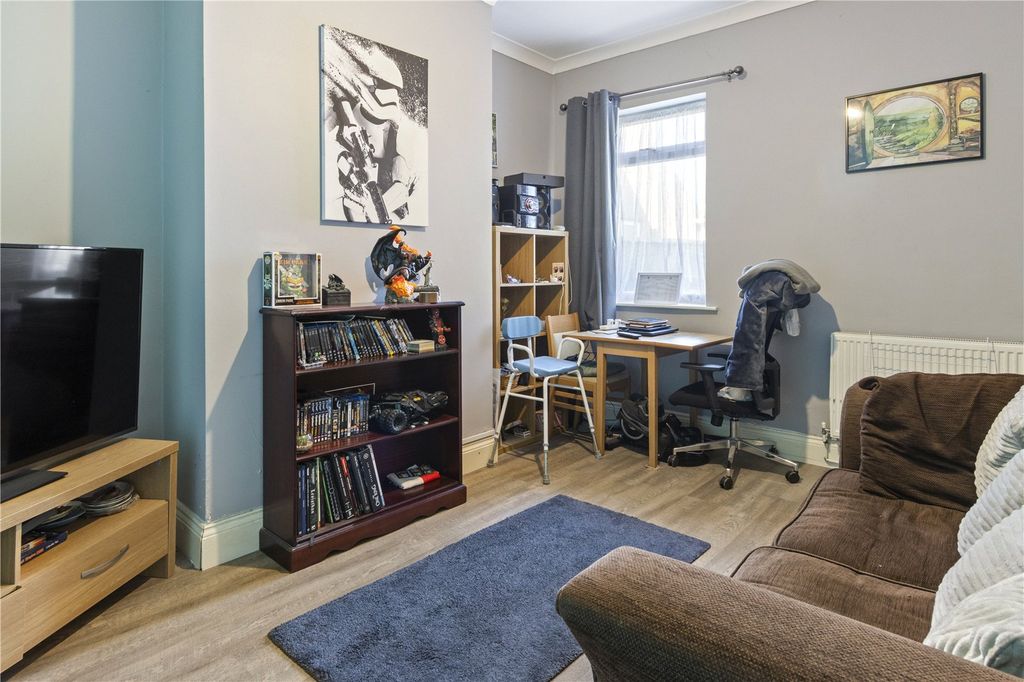 Property photo 3 of 16 Picture No. 11