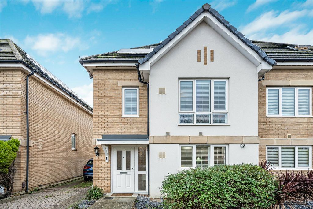 Property photo 1 of 23 Front Garden