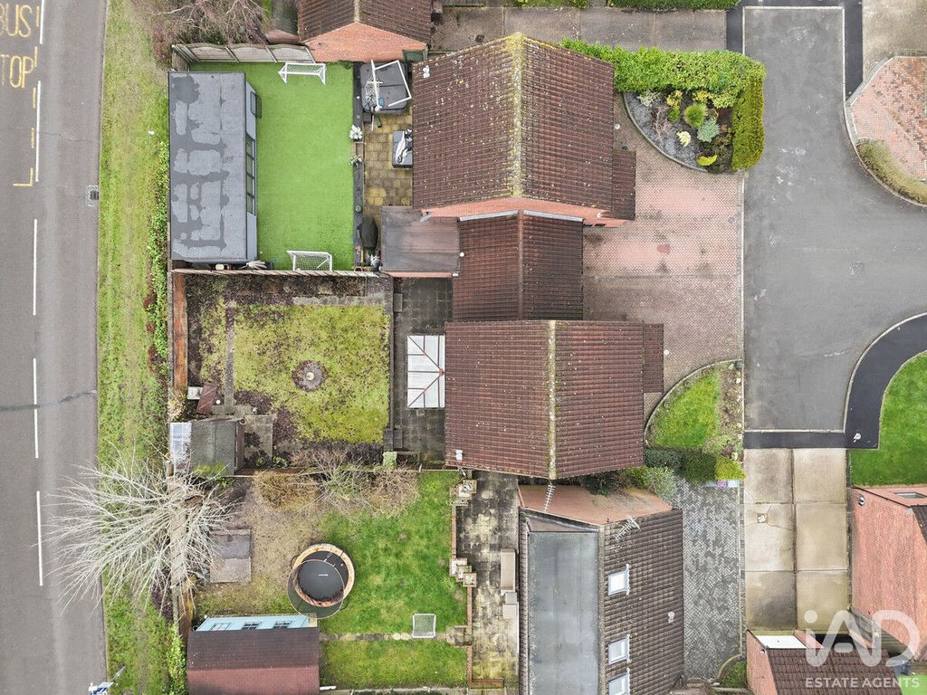 Property photo 2 of 21