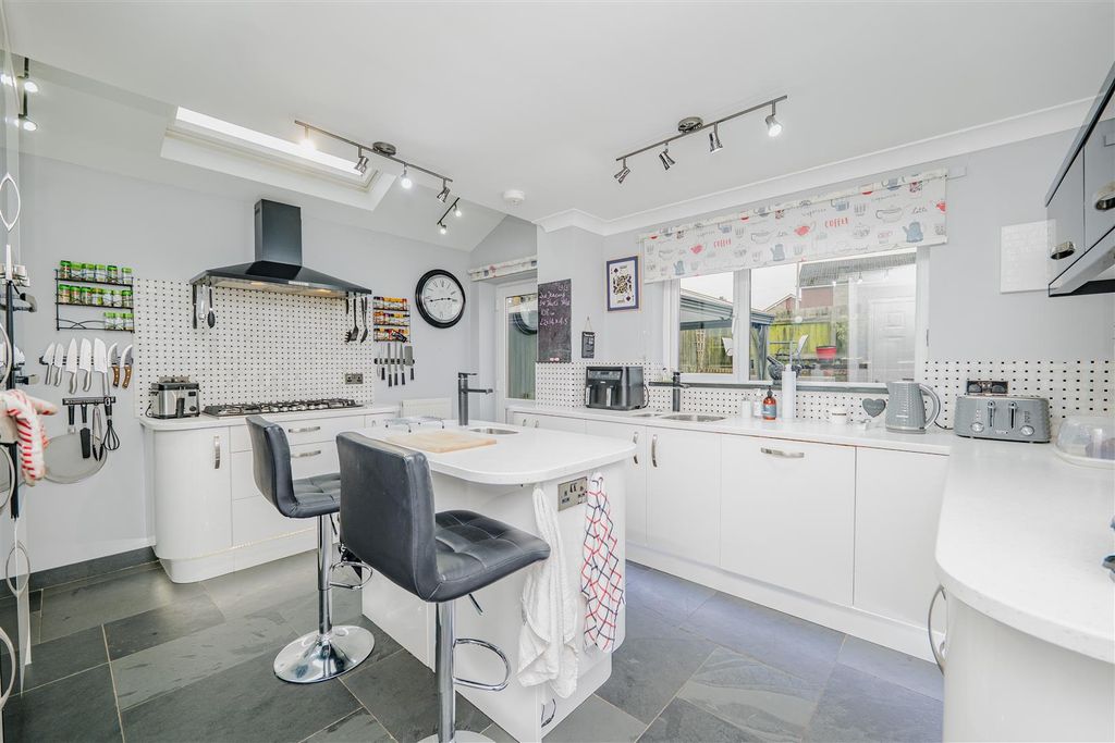 Property photo 3 of 43 P1411370.Jpg