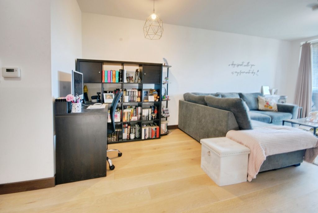 Property photo 3 of 6 Pbox-Img.Jpg