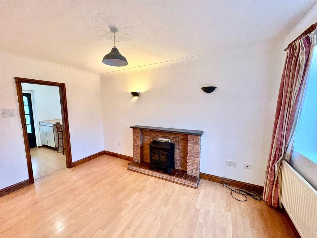 Property photo 2 of 13 Cbe8854E-898E-4E92-831F-41F2d6B8Ad38.Jpeg