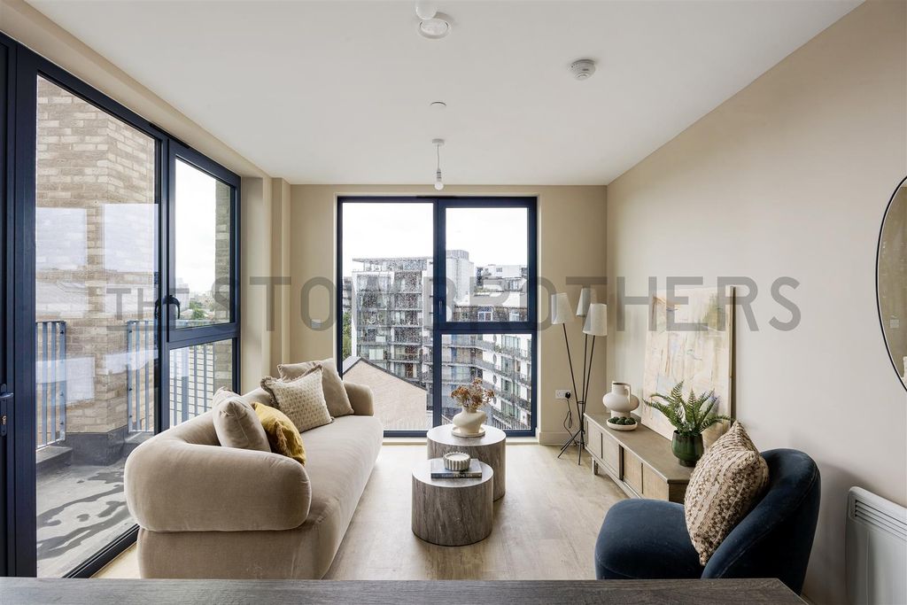 Property photo 2 of 31